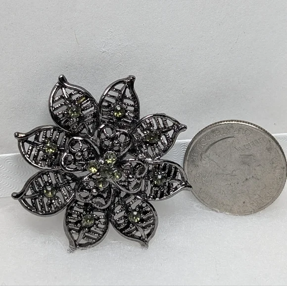 Vintage Gunmetal Floral Brooch Green Crystal Flower Statement Pin Whimsigoth - Picture 2 of 6
